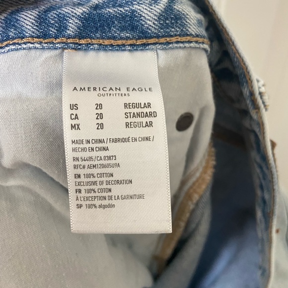 Plus Size Jeans - American Eagle - High Waisted 90s Boyfriend Jean - Size 20 - Picture 3 of 4